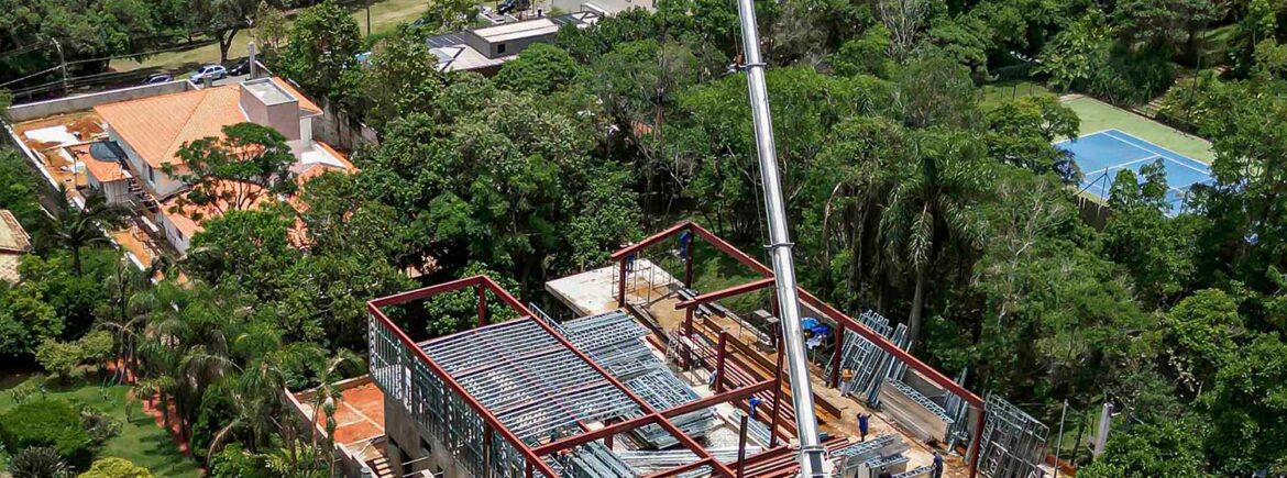 Casas construídas com estruturas metálicas com design exclusivo em ambiente sofisticado - a arte em aço da HBFER Estruturas Metálicas