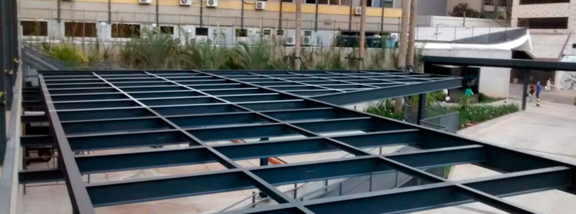 Pergolado metálico comercial de alto padrão - design e sofisticação por HBFER