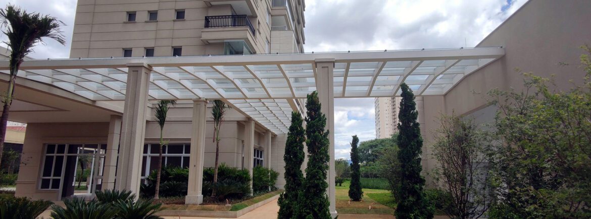 Pergolado metálico comercial de alto padrão em condomínio - design e sofisticação por HBFER