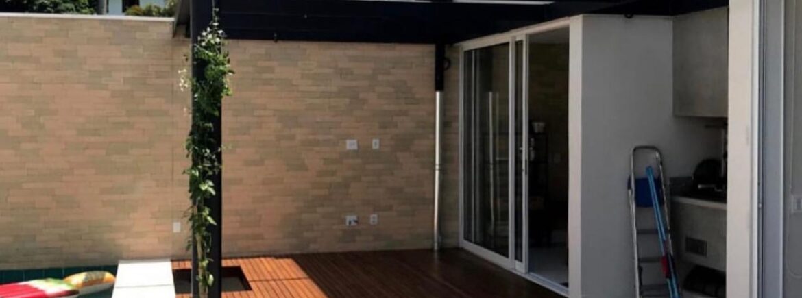 Pergolado metálico em área gourmet de alto padrão - design e sofisticação por HBFER Estruturas Metálicas